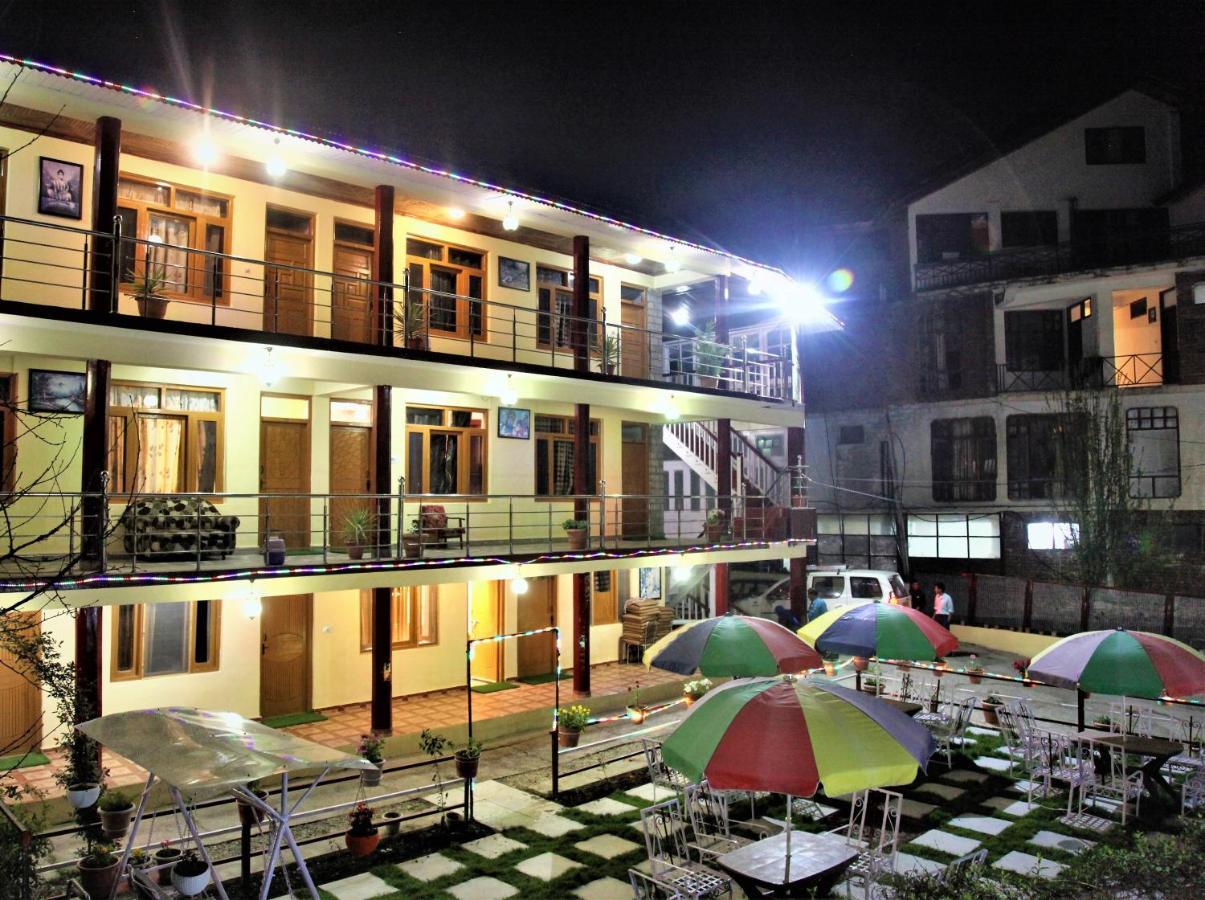 Hotel Chetna Manāli Exteriér fotografie