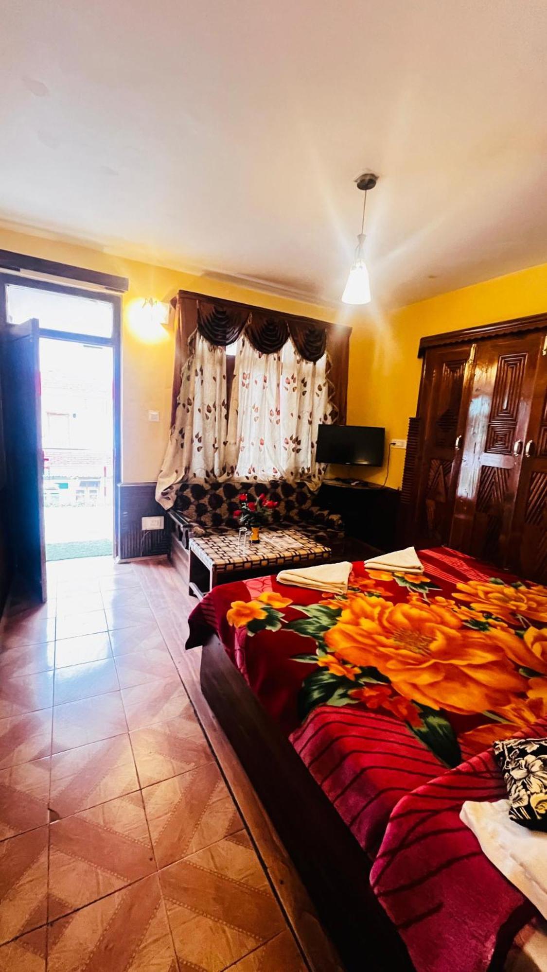 Hotel Chetna Manāli Exteriér fotografie