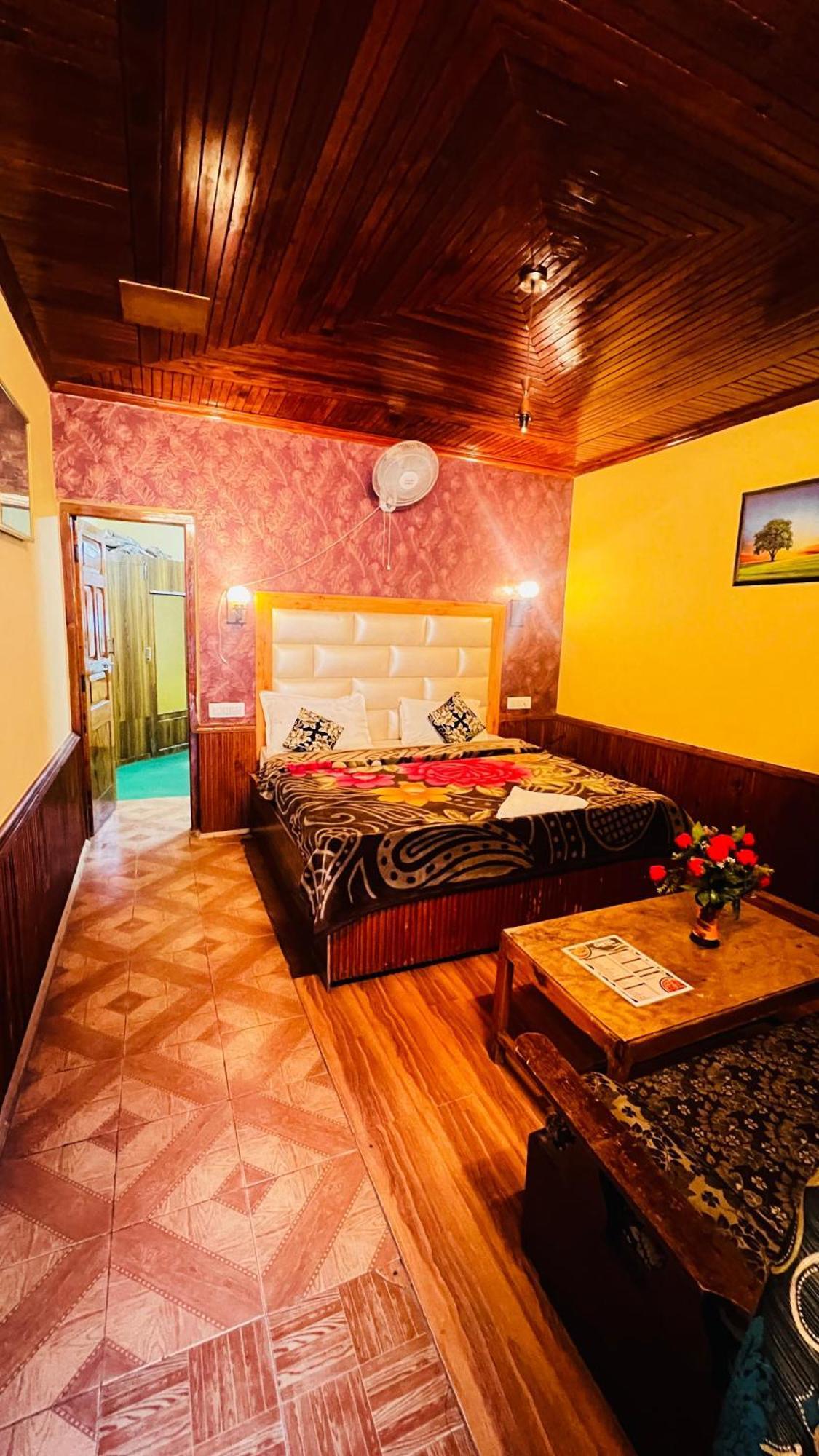 Hotel Chetna Manāli Exteriér fotografie