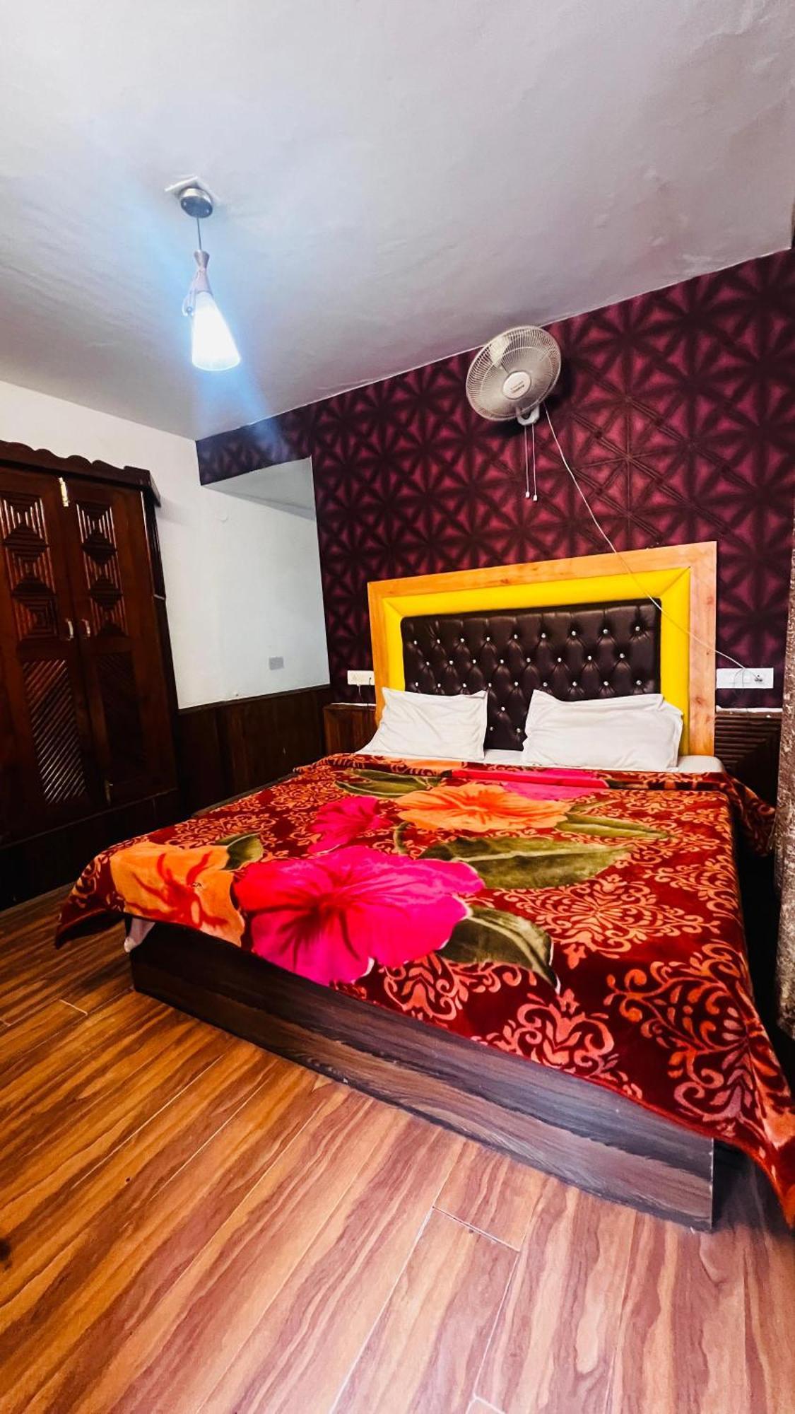 Hotel Chetna Manāli Exteriér fotografie