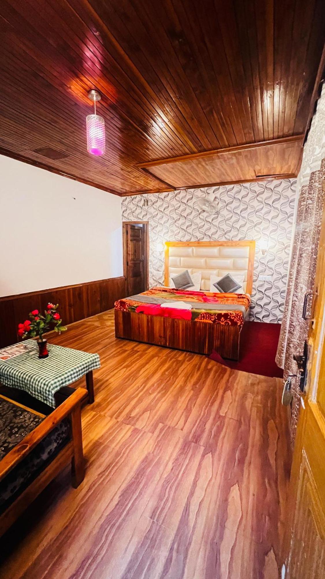 Hotel Chetna Manāli Exteriér fotografie