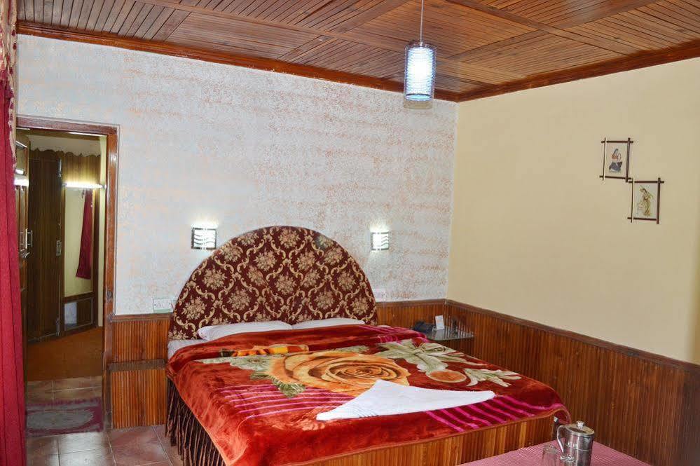Hotel Chetna Manāli Exteriér fotografie