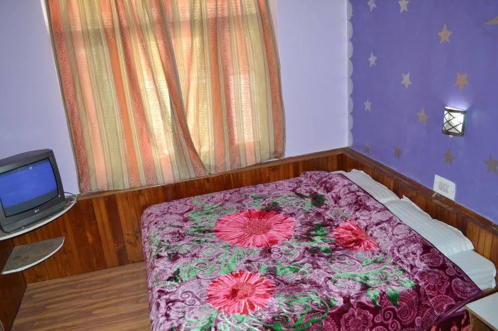 Hotel Chetna Manāli Exteriér fotografie