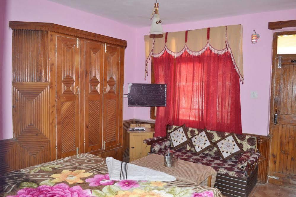 Hotel Chetna Manāli Exteriér fotografie