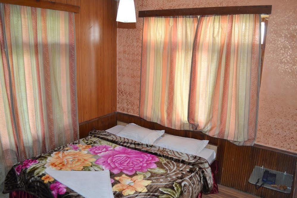 Hotel Chetna Manāli Exteriér fotografie