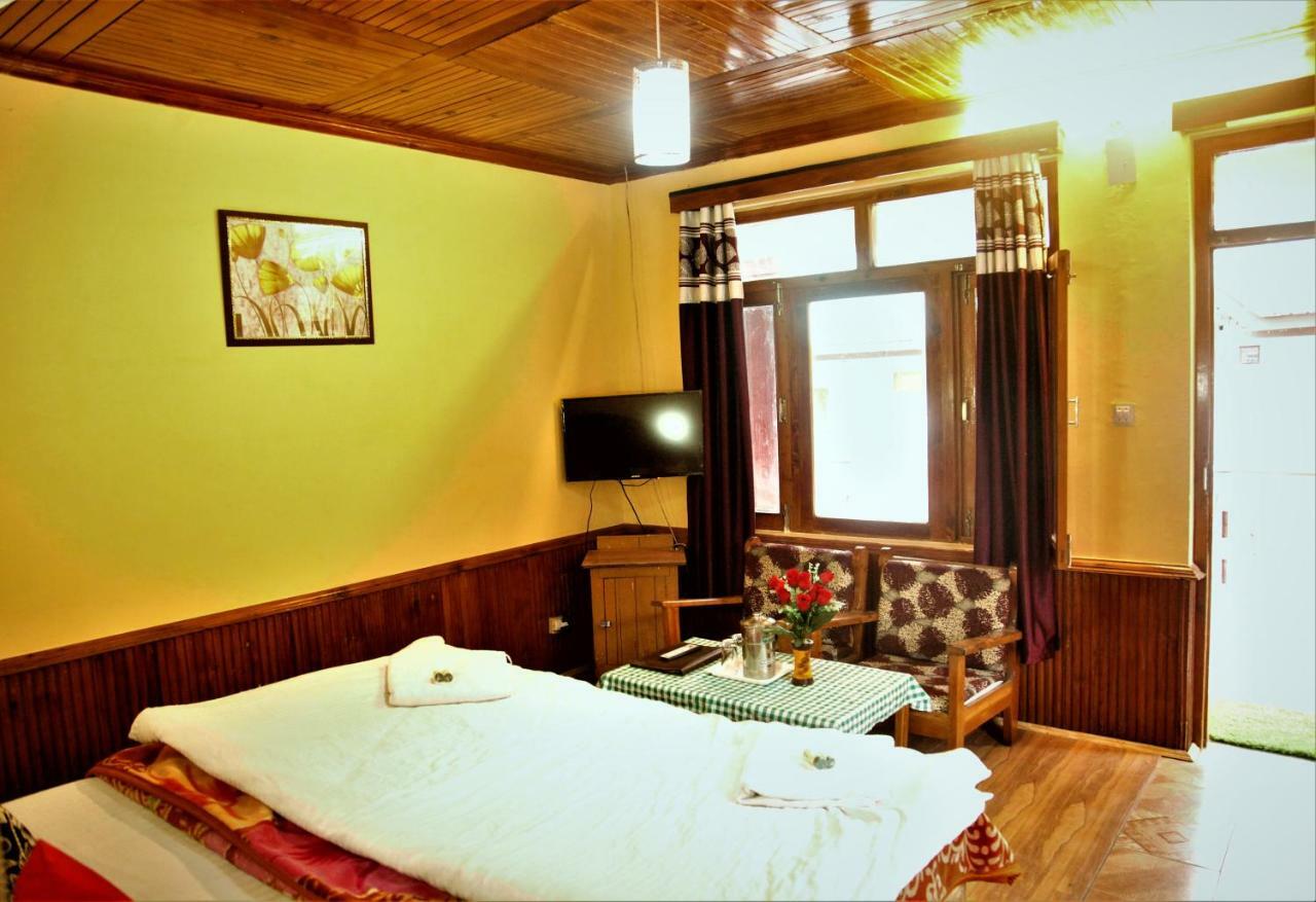 Hotel Chetna Manāli Exteriér fotografie