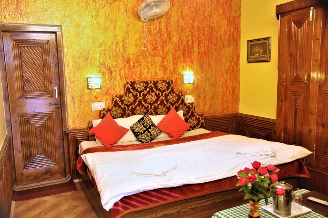 Hotel Chetna Manāli Exteriér fotografie